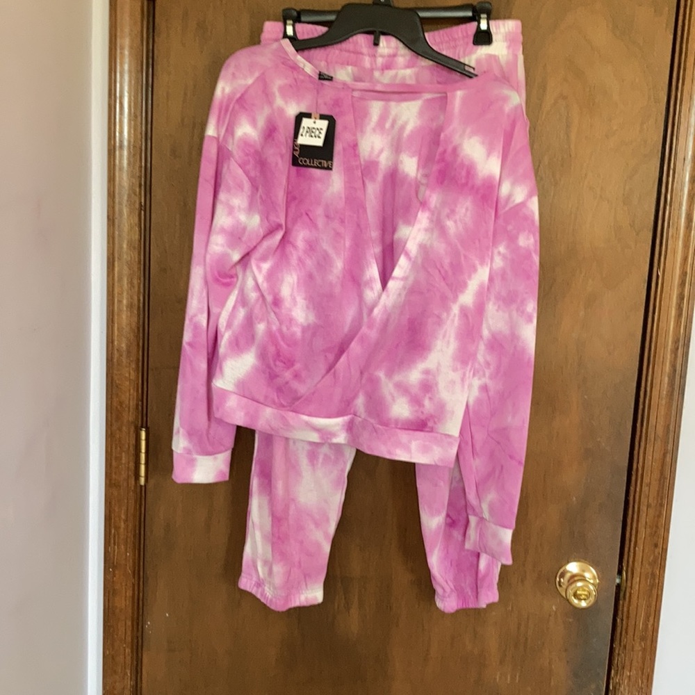 Top with cut out in back & jogger pant tie dye set pink M Juniors - Picture 1 of 17
